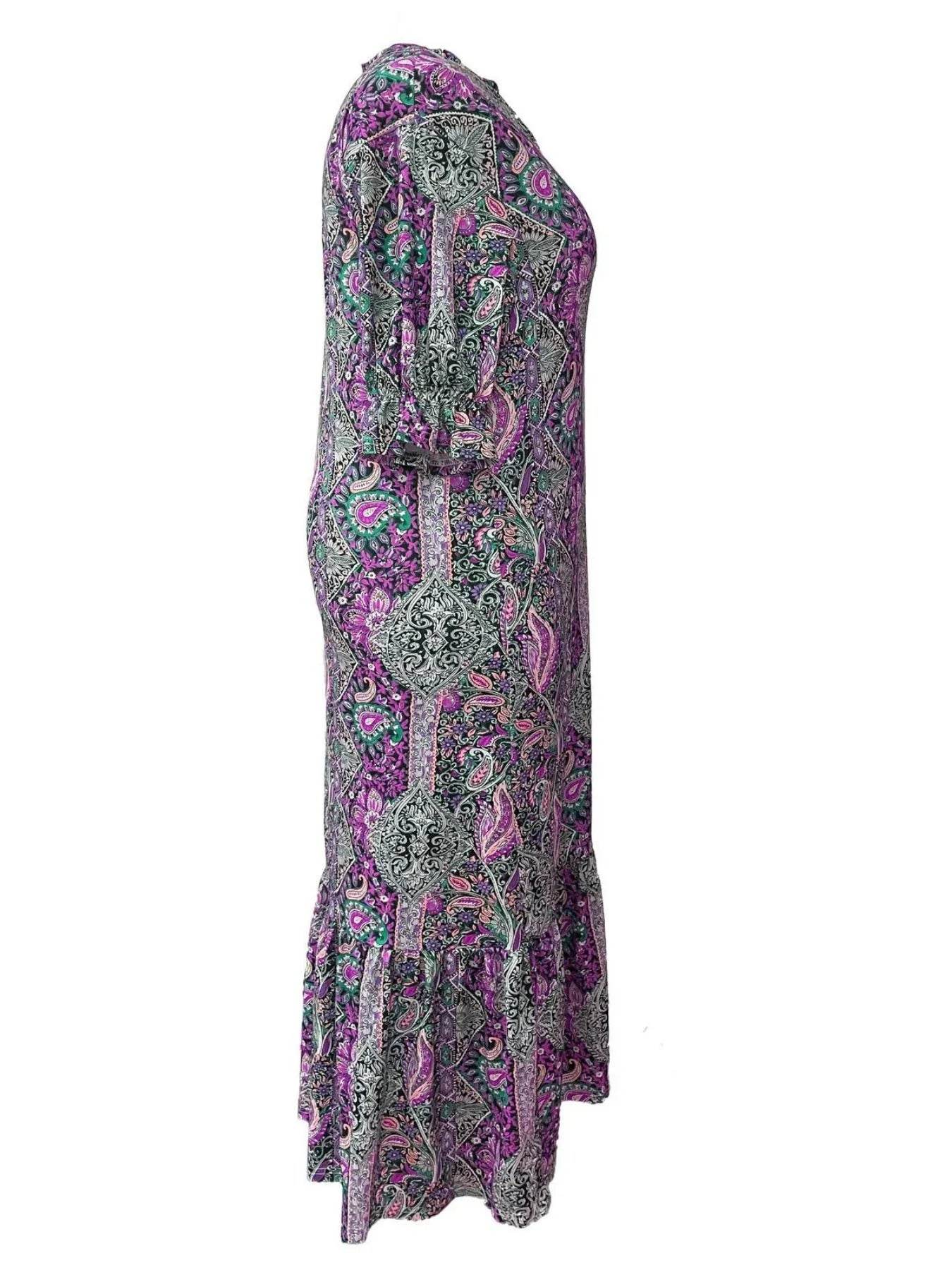 Robe Midi Plus Size en Imprimé Paisley Boho avec Volants vue de profil, agréable pour les occasions décontractées