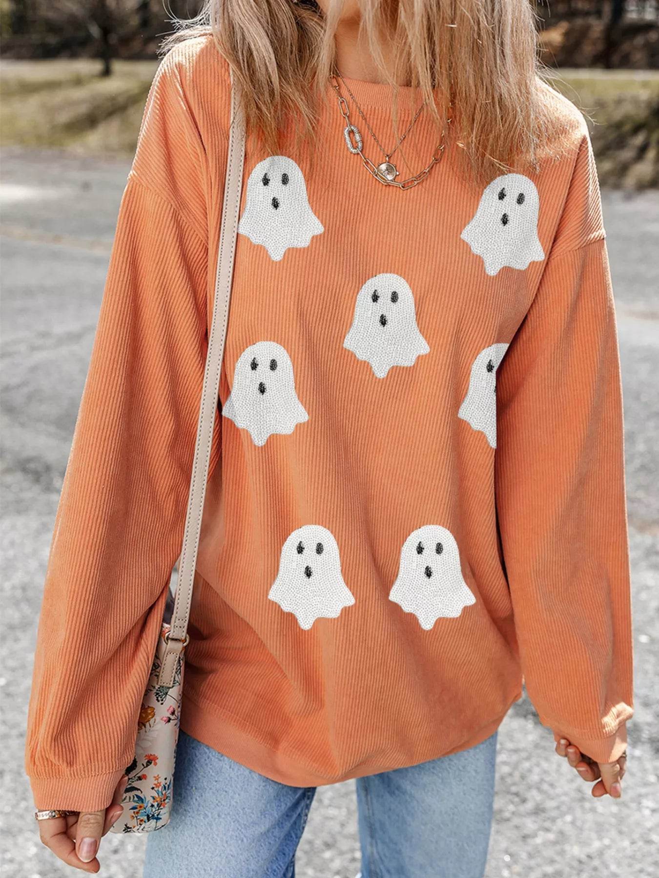 Sweatshirt fantôme Halloween femme en orange avec motifs de fantômes blancs sur le devant