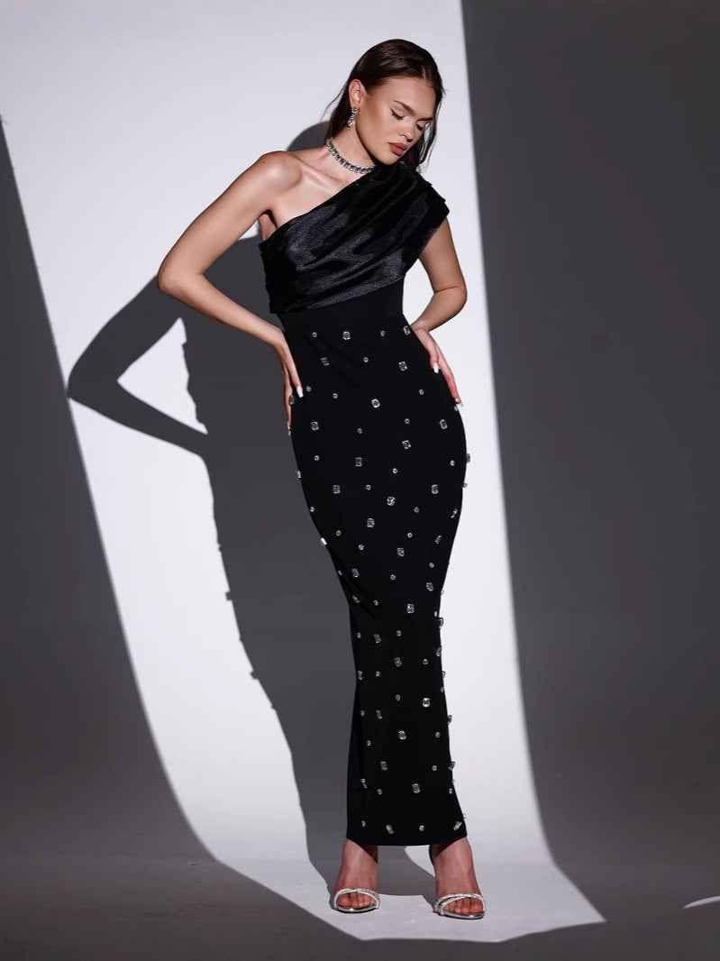 Robe Soirée Longue Noire Épaules Dénudées Diamants