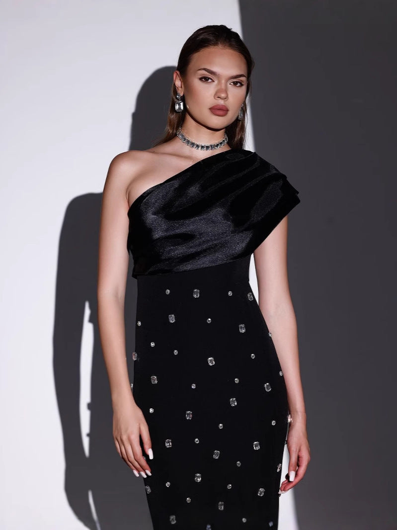 Robe Soirée Longue Noire Épaules Dénudées Diamants