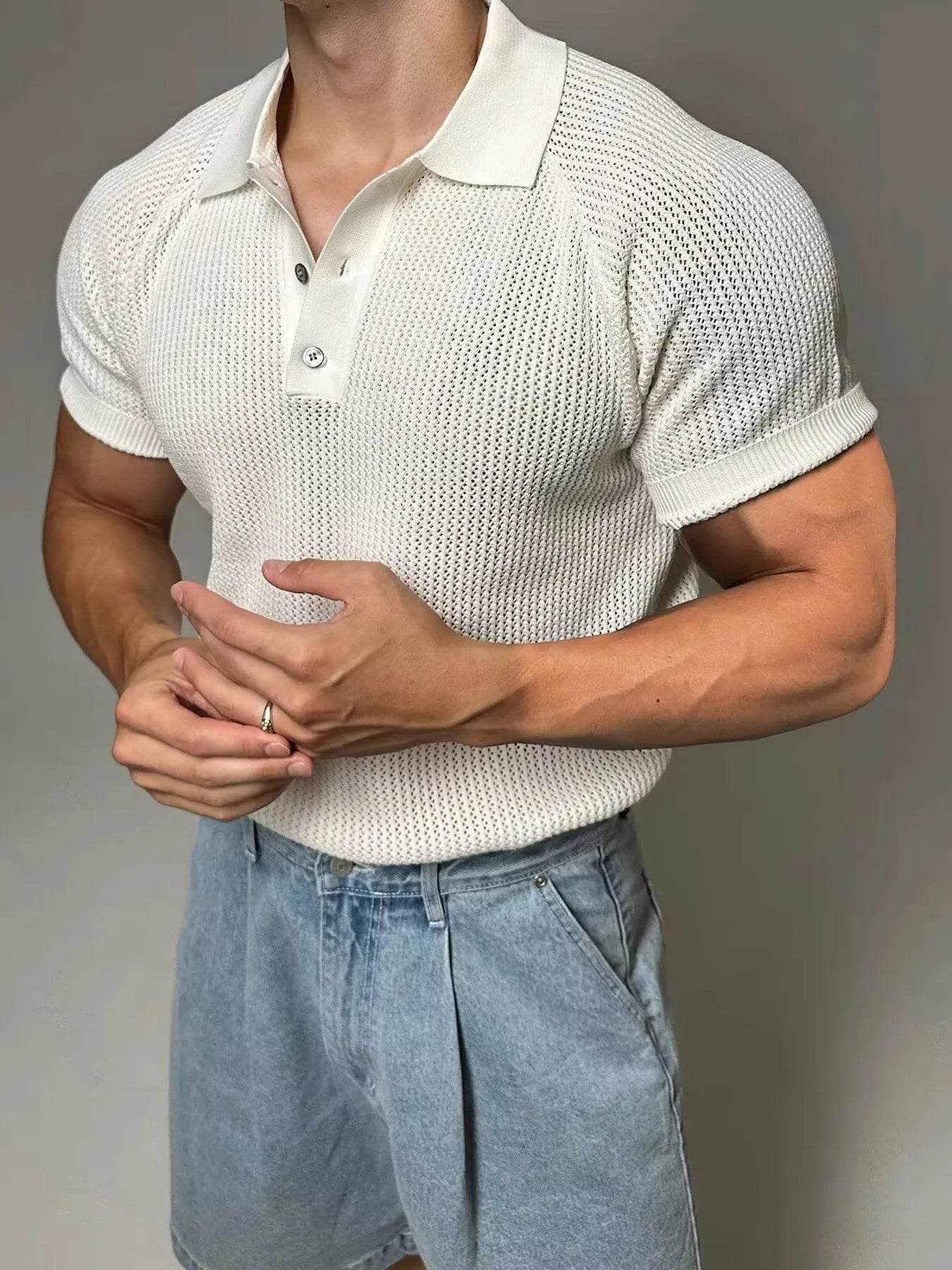 Polo texturé homme grande taille en beige avec col blanc, idéal pour un look décontracté et élégant