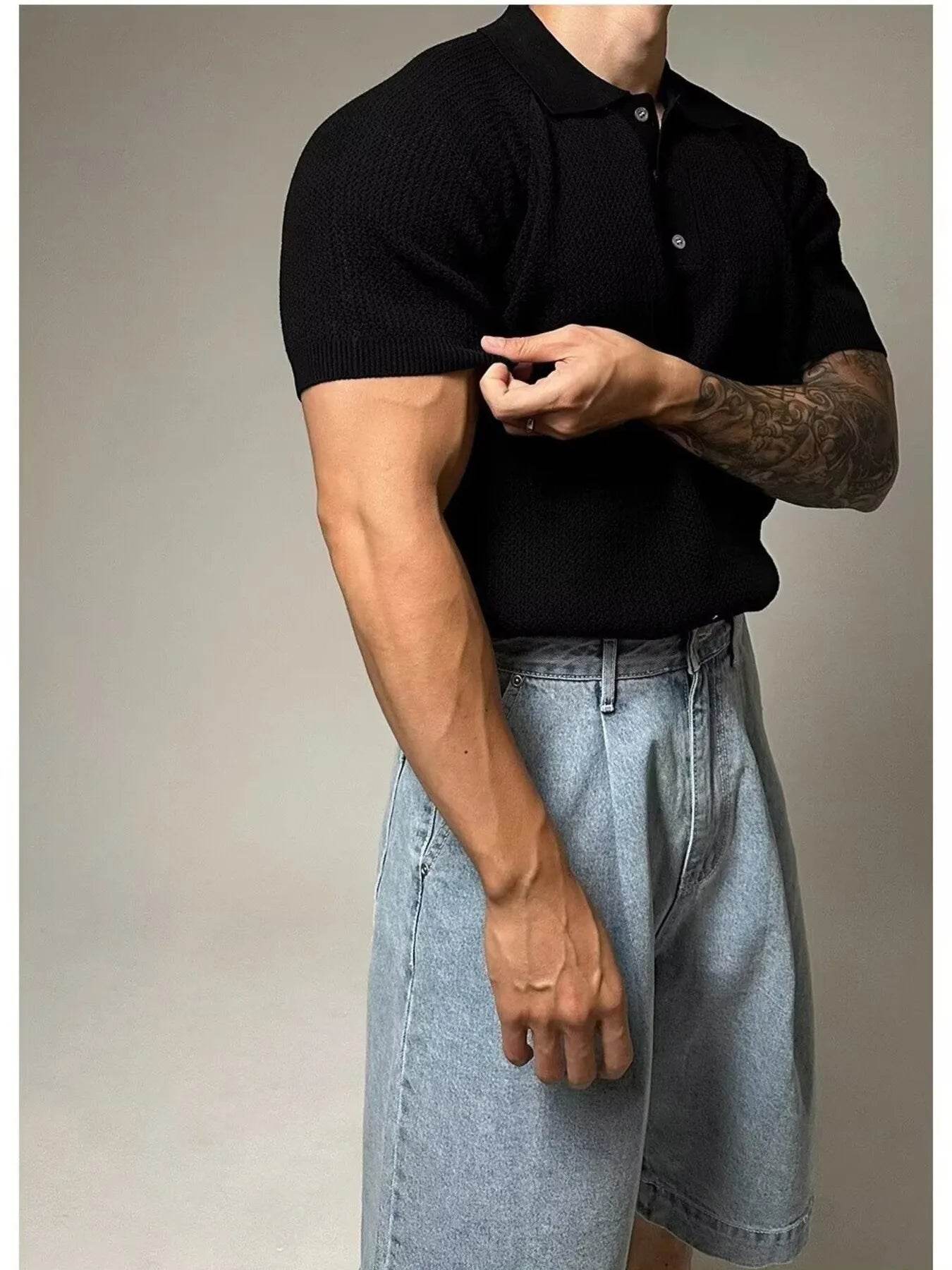 Polo texturé homme grande taille en noir, idéal pour un style décontracté et confortable